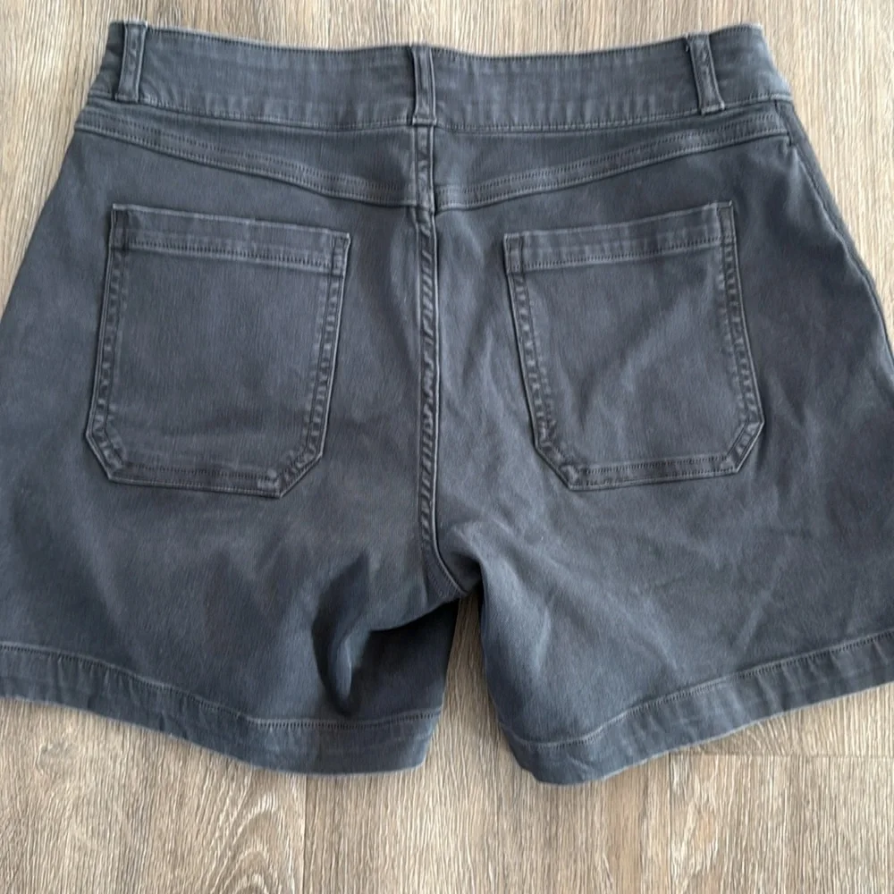 SPANX Twill 6” short - Picture 3 of 5